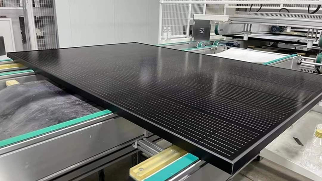 Dinghui Solar Panel 400W405W410W415W420W Half Cell Solar Modules for Home and Factory