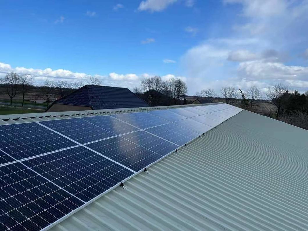 Jinko/Longi/Ja Kit China High Efficiency540W550W555wmonocrystalline Half Cell Bifacial Solar Panel for Homes